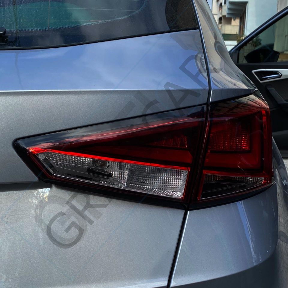 Seat Arona Stop Çerçeve Sticker PARLAK SİYAH
